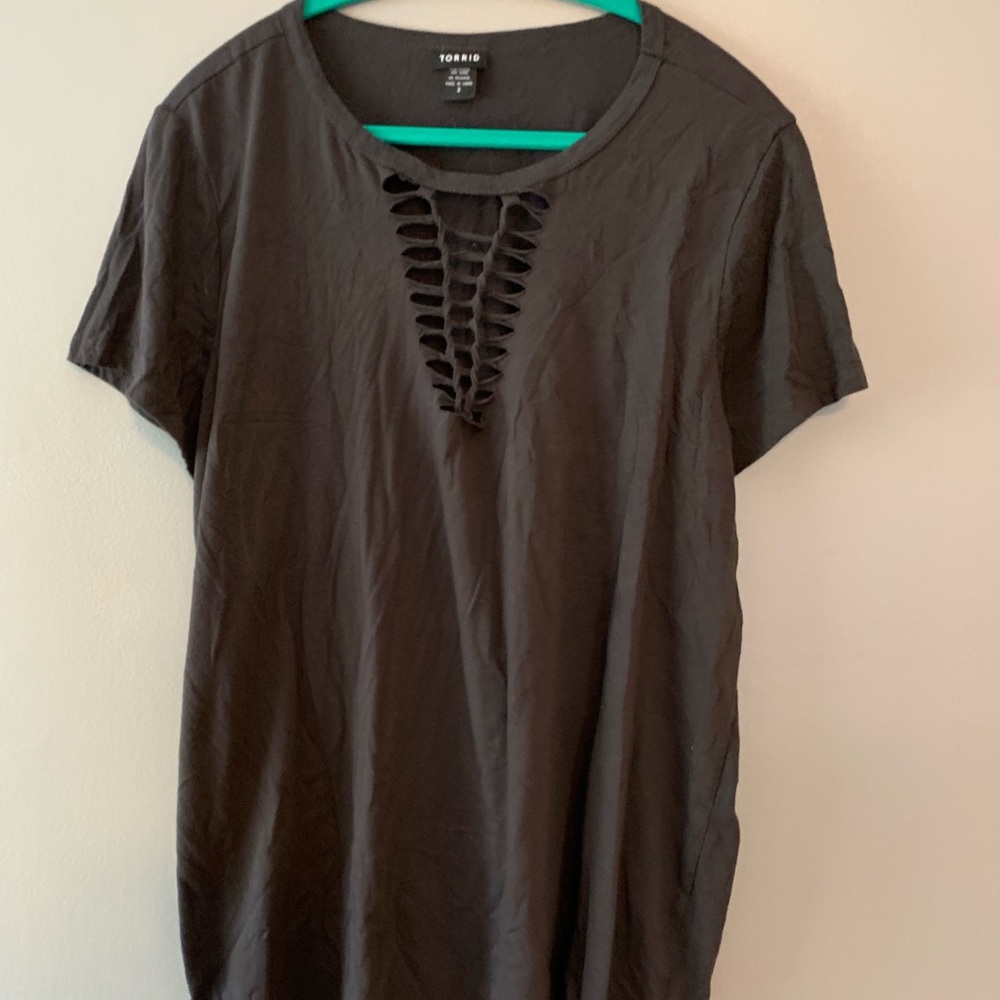 Dark grey short sleeve torrid tee